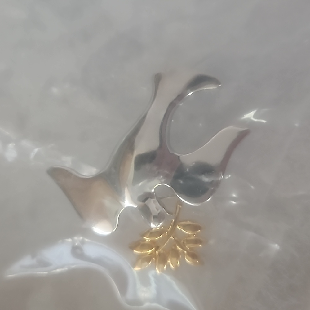 Dove pin